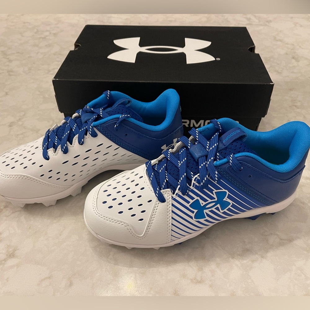 Under Armour Youth Baseball/Softball Cleats.